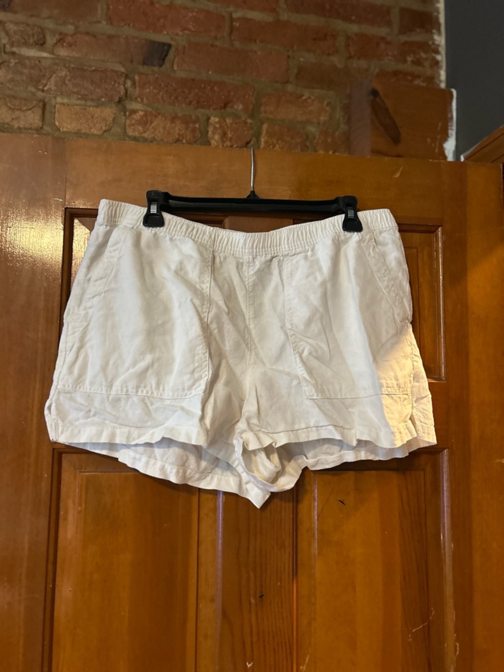 Universal Thread White Lightweight Elastic-Waist Athletic Shorts